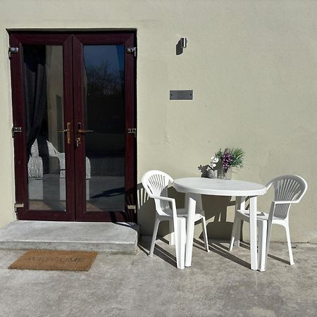 Private Detached Small Bedroom And Bathroom Only- This Is Not An Apartment Butlersbridge Exterior foto