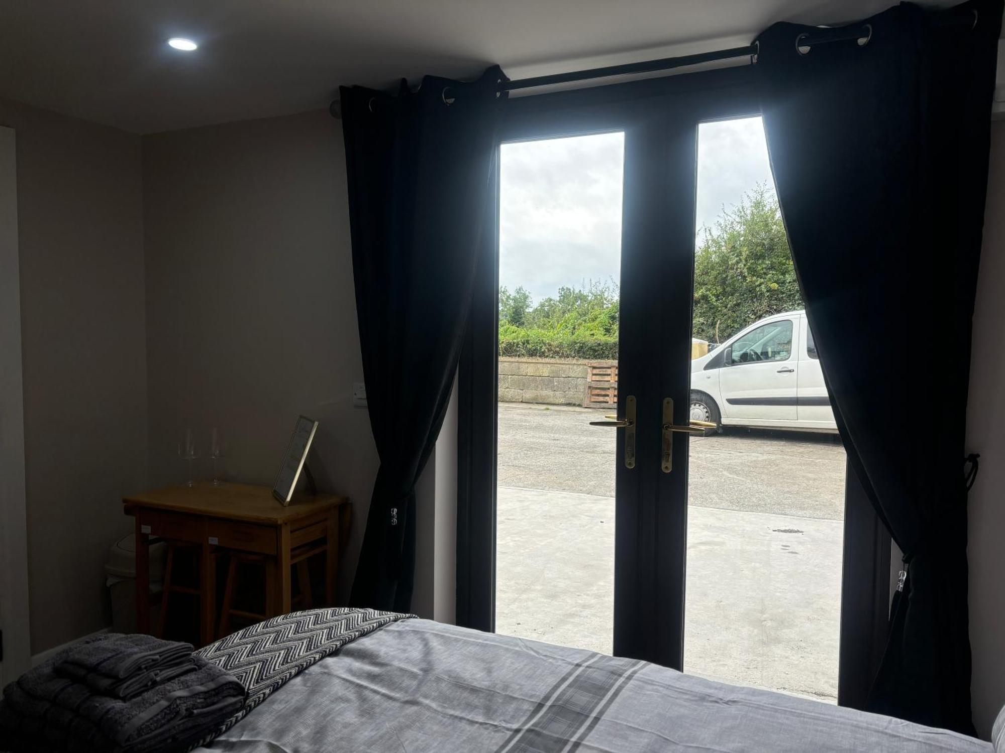 Private Detached Small Bedroom And Bathroom Only- This Is Not An Apartment Butlersbridge Exterior foto