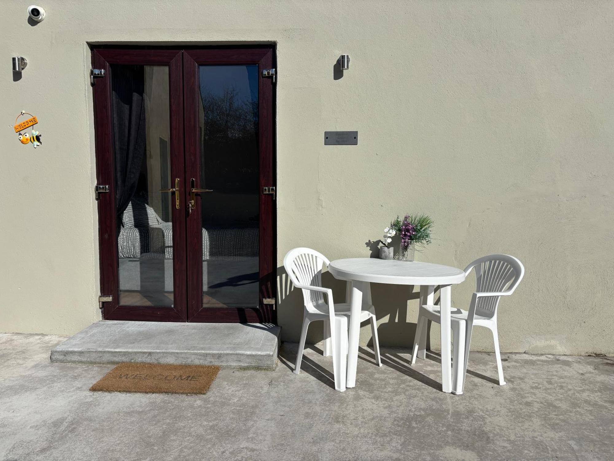 Private Detached Small Bedroom And Bathroom Only- This Is Not An Apartment Butlersbridge Exterior foto